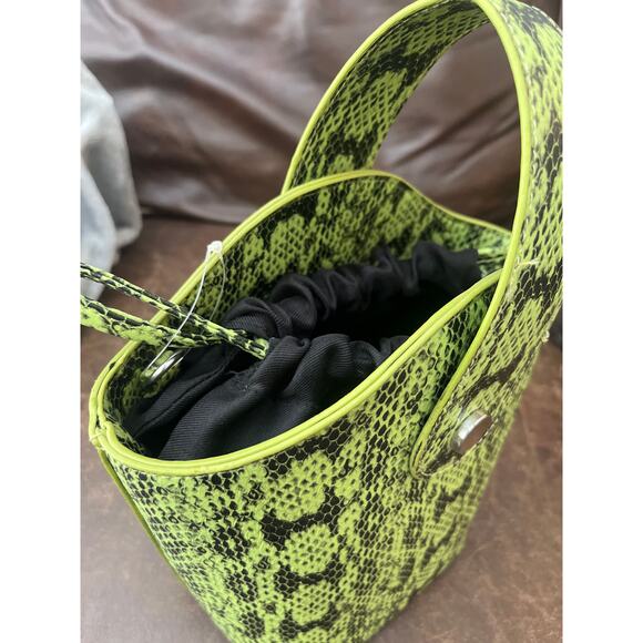 Green & Black snakeskin bucket bag with drawstring top. - Picture 4 of 4
